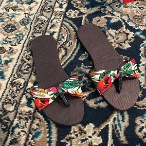 havaians floral and purple sandals